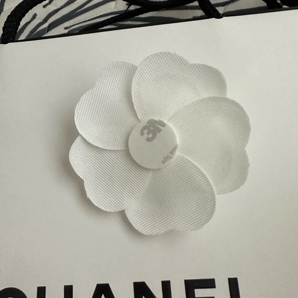 Medium Chanel shopping bag including ribbon and flower. See Pics For Size. New - Picture 6 of 6